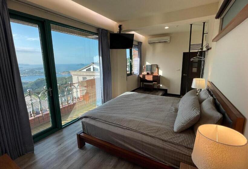 اتاق لوکس با بالکن و چشم‌انداز دریا, Jing Zhan