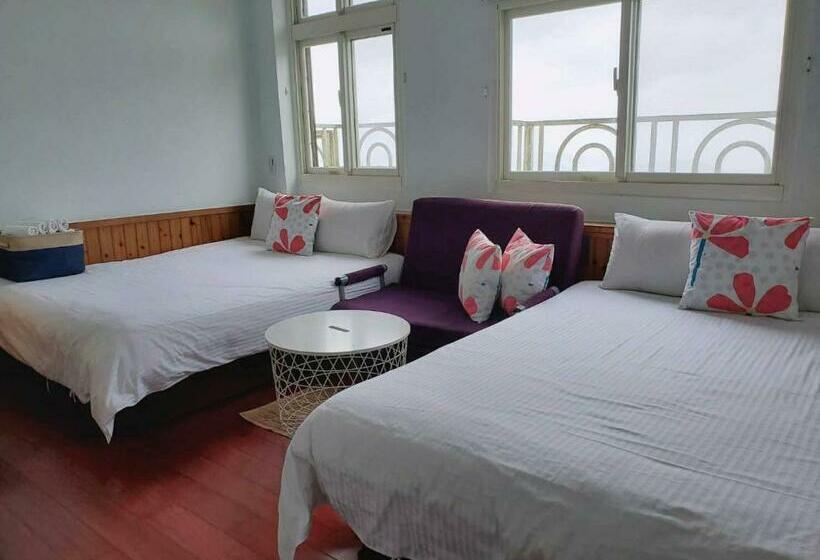 اتاق استاندارد چهار تخته با چشم‌انداز دریا, Ching Yue B&b