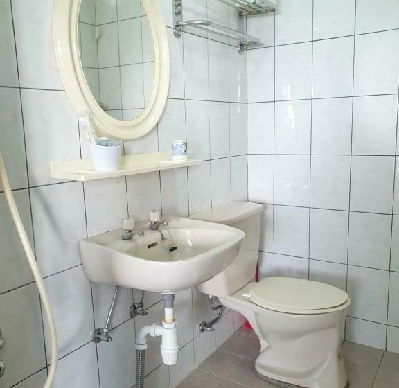 اتاق استاندارد چهار تخته با چشمانداز دریا, Ching Yue B&b