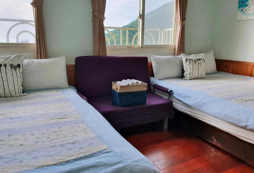 اتاق استاندارد چهار تخته با چشم‌انداز دریا, Ching Yue B&b