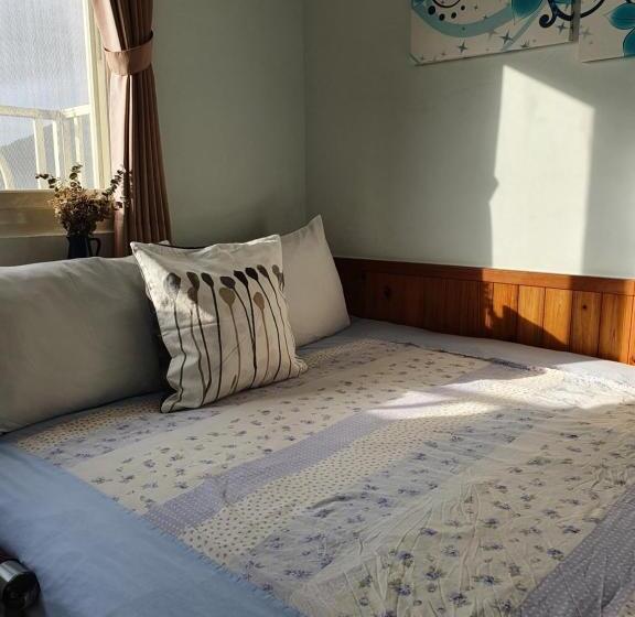 اتاق استاندارد چهار تخته با چشمانداز دریا, Ching Yue B&b