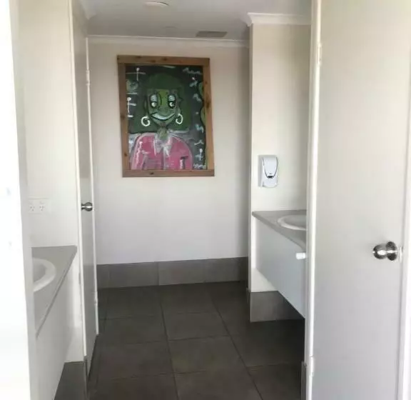 共同バス付シェアルーム, Hervey Bay Flashpackers