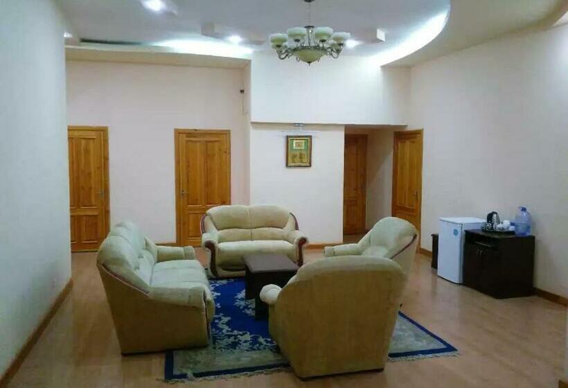 غرفة قياسية, Latif Samarkand