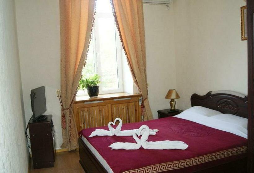 غرفة قياسية, Latif Samarkand