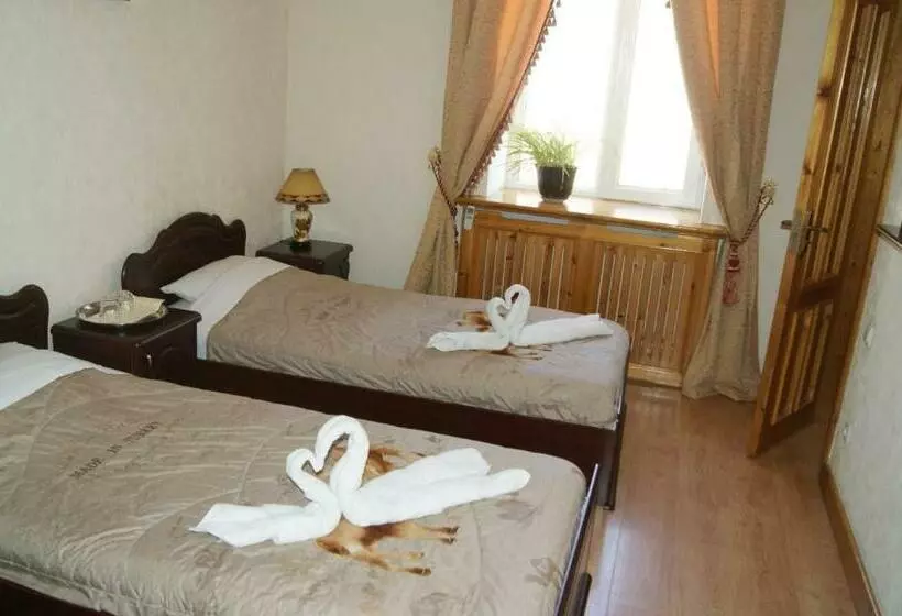 Quarto Estandar, Latif Samarkand