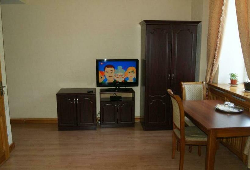 غرفة قياسية, Latif Samarkand