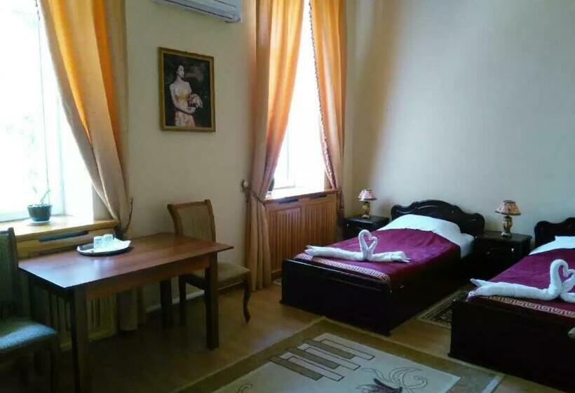 غرفة قياسية, Latif Samarkand