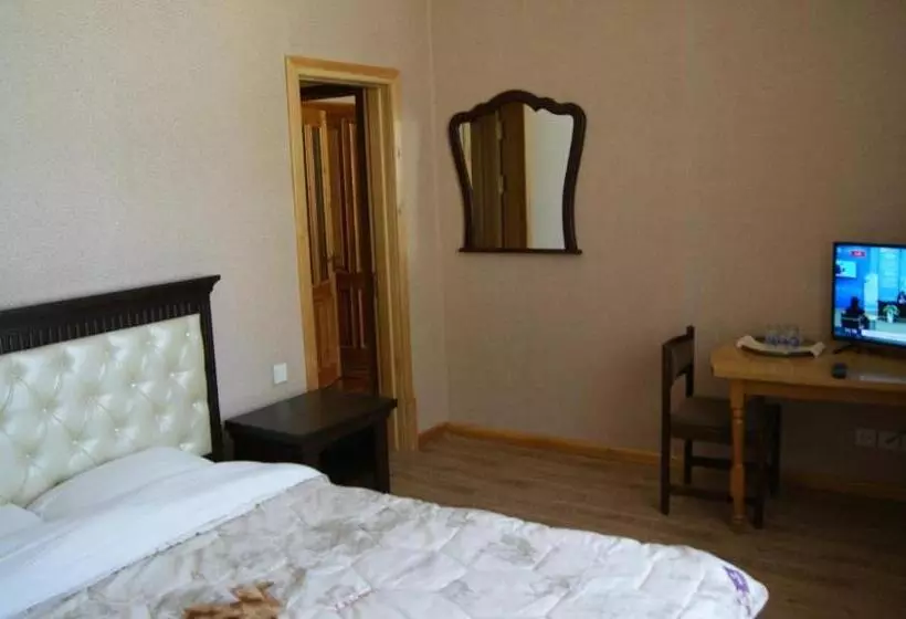 Quarto Quadruplo Estandar Banheiro Compartilhado, Latif Samarkand