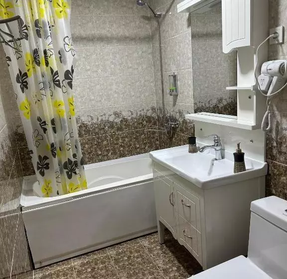 Quarto Triplo Estandar com Sacada, Latif Samarkand