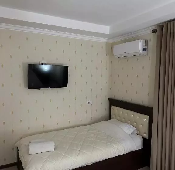 Quarto Triplo Estandar com Sacada, Latif Samarkand