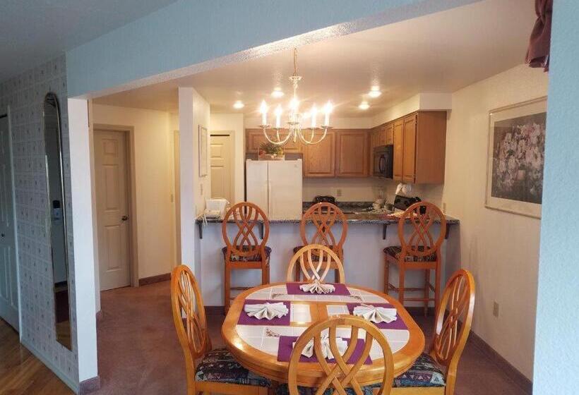 Люкс, Schooner Landing