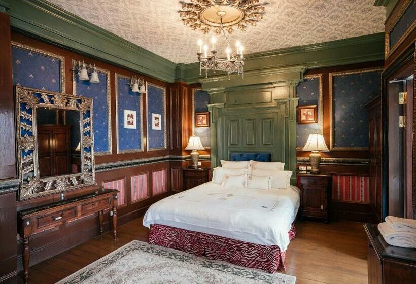 اتاق لوکس, The Old England Manor