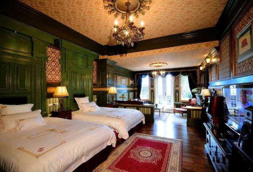 اتاق لوکس چهار تخته, The Old England Manor
