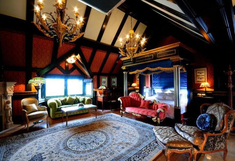 اتاق لوکس, The Old England Manor