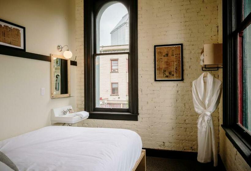 Номер Стандарт Совместная Ванная, The Society