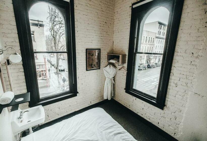 Номер Стандарт Совместная Ванная, The Society