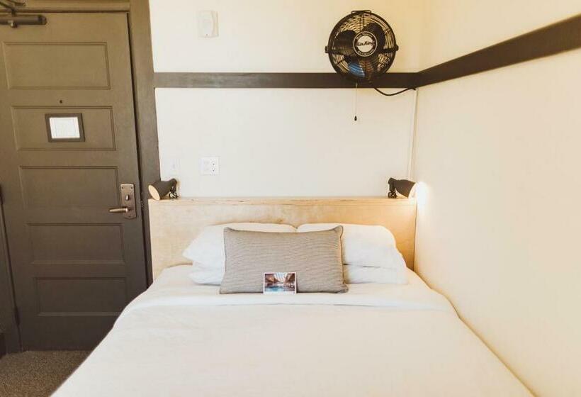 Номер Стандарт Совместная Ванная, The Society