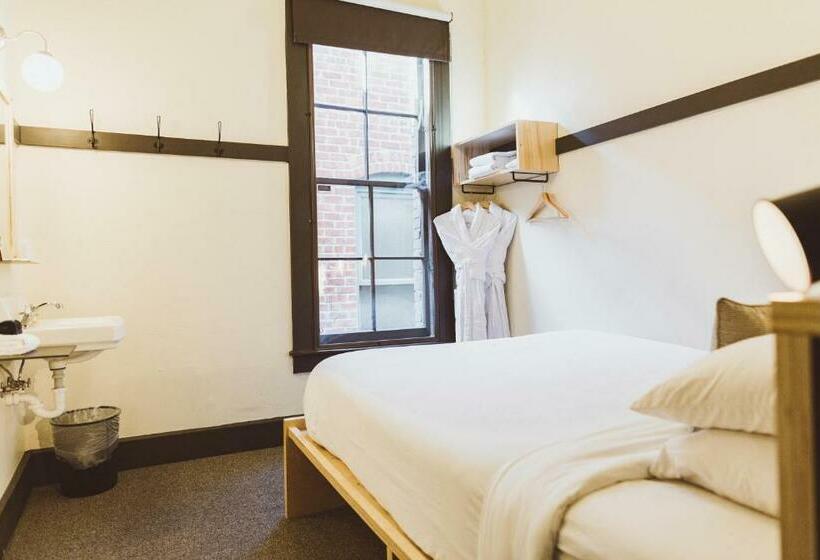 Номер Стандарт Совместная Ванная, The Society