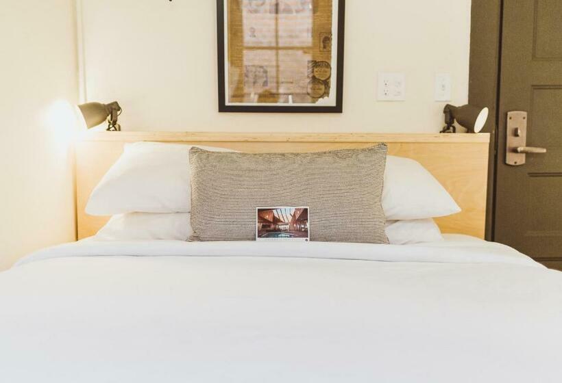 Номер Стандарт Совместная Ванная, The Society