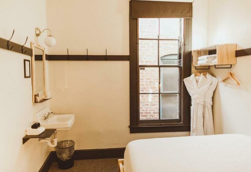 Номер Стандарт Совместная Ванная, The Society