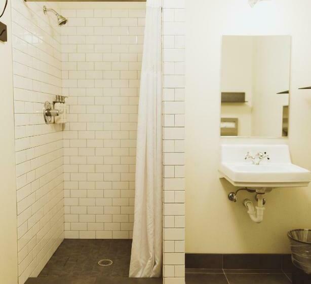 Номер Стандарт Совместная Ванная, The Society