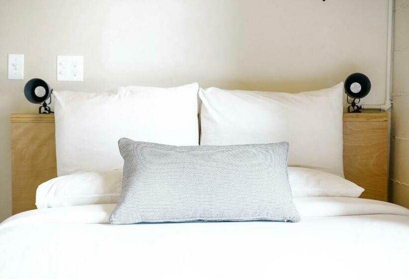 Номер Стандарт Совместная Ванная, The Society