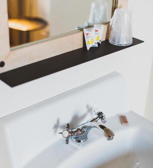 Люкс Кровать Кинг, The Society