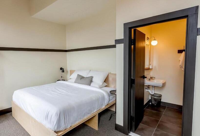 Люкс Кровать Кинг, The Society