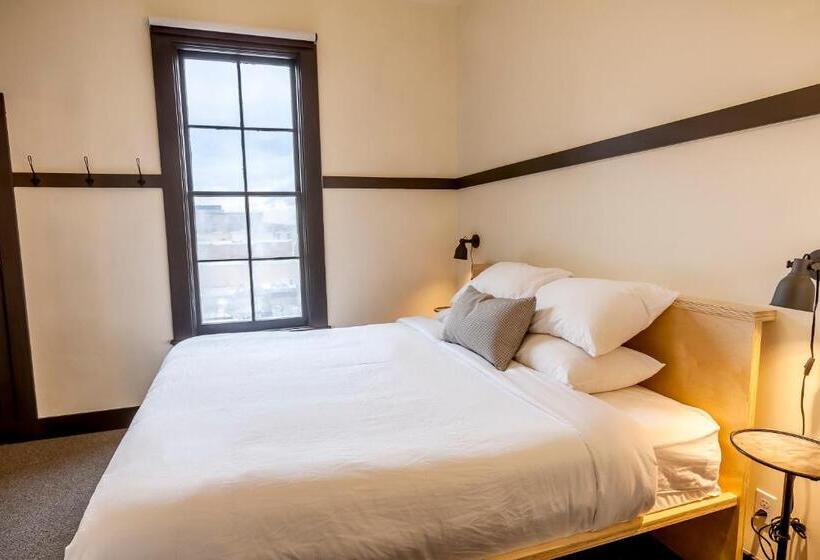 Люкс Кровать Кинг, The Society