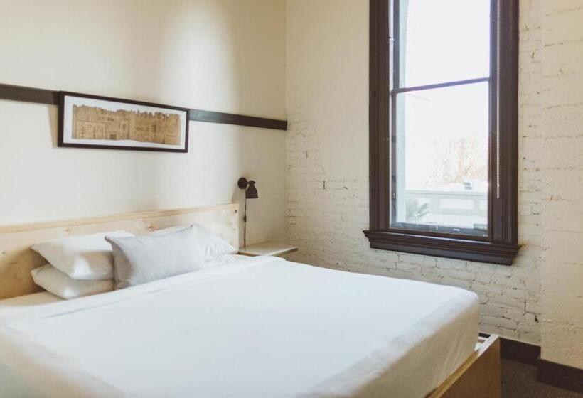 Люкс Кровать Кинг, The Society