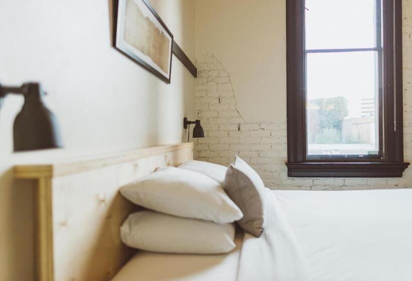 Люкс Кровать Кинг, The Society