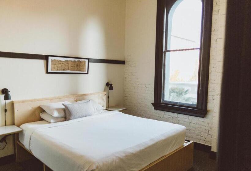 Люкс Кровать Кинг, The Society