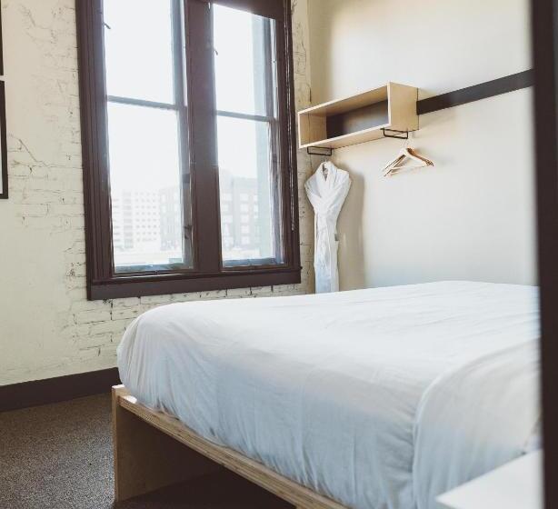 Люкс Кровать Кинг, The Society