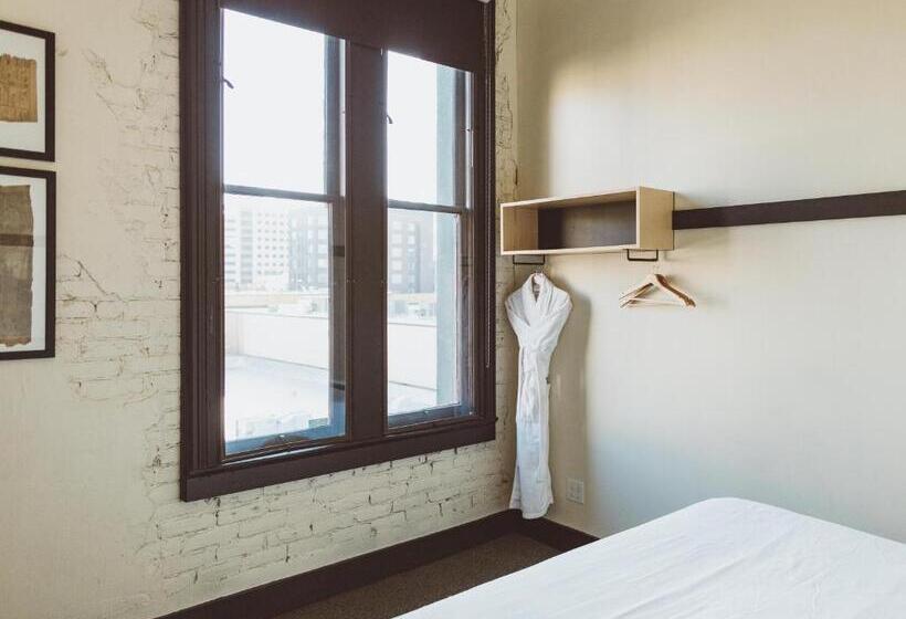 Люкс Кровать Кинг, The Society