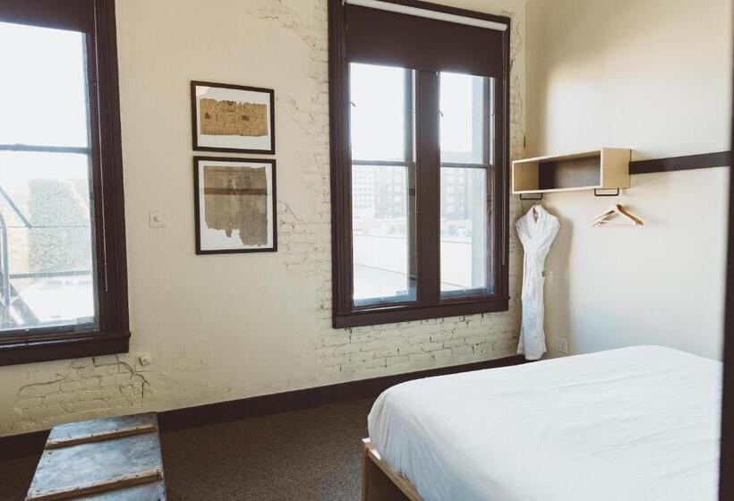 Люкс Кровать Кинг, The Society