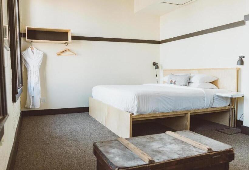 Люкс Кровать Кинг, The Society