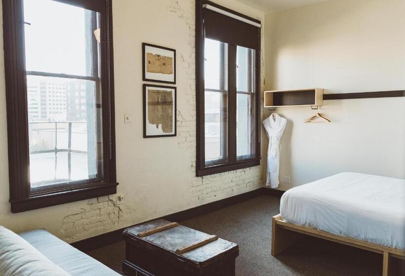 Люкс Кровать Кинг, The Society