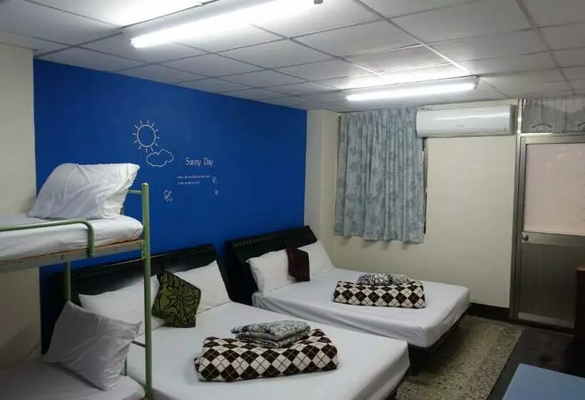 اتاق خانوادگی, Kite Hostel
