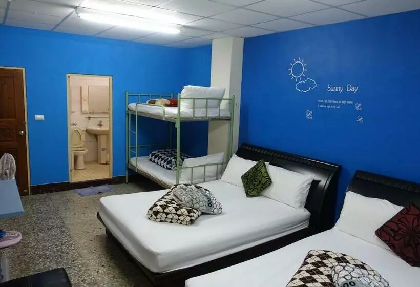 اتاق خانوادگی, Kite Hostel
