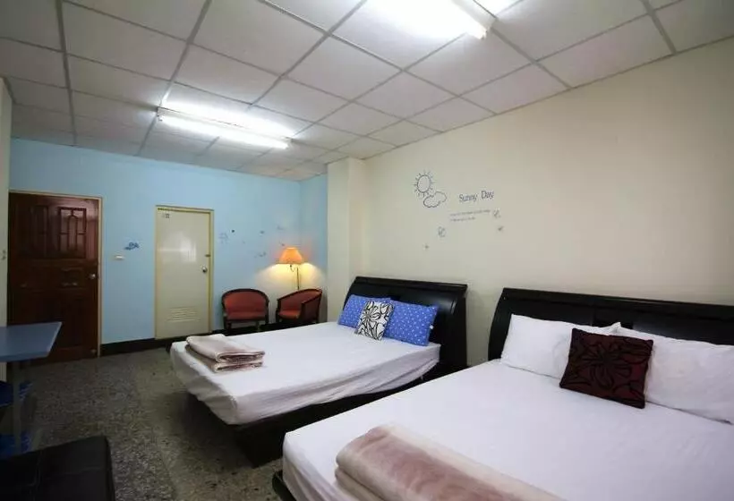 اتاق خانوادگی, Kite Hostel
