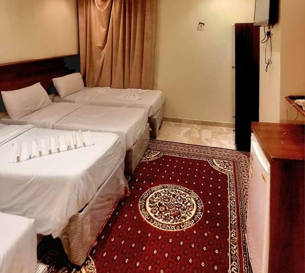 标准三人间, Kwthr Almahaba