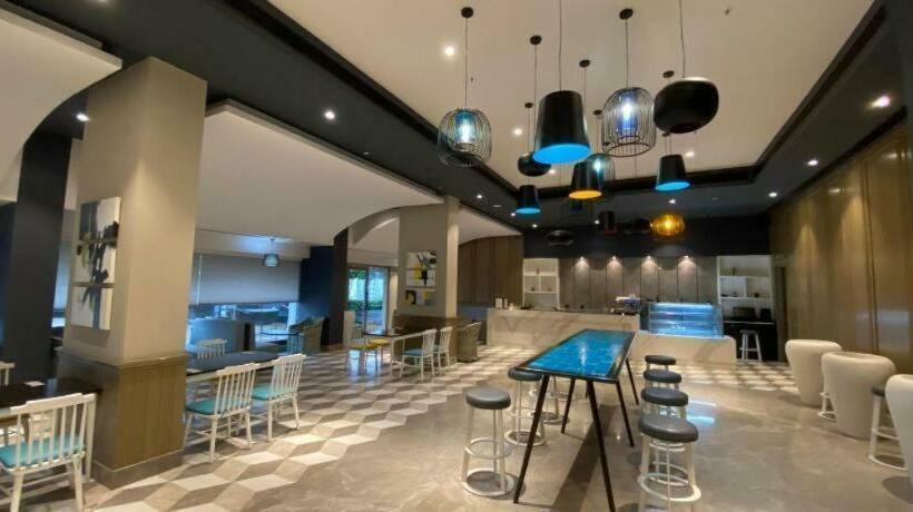 标准工作室带阳台, The Grace Residency   Gomtinagar, Lucknow