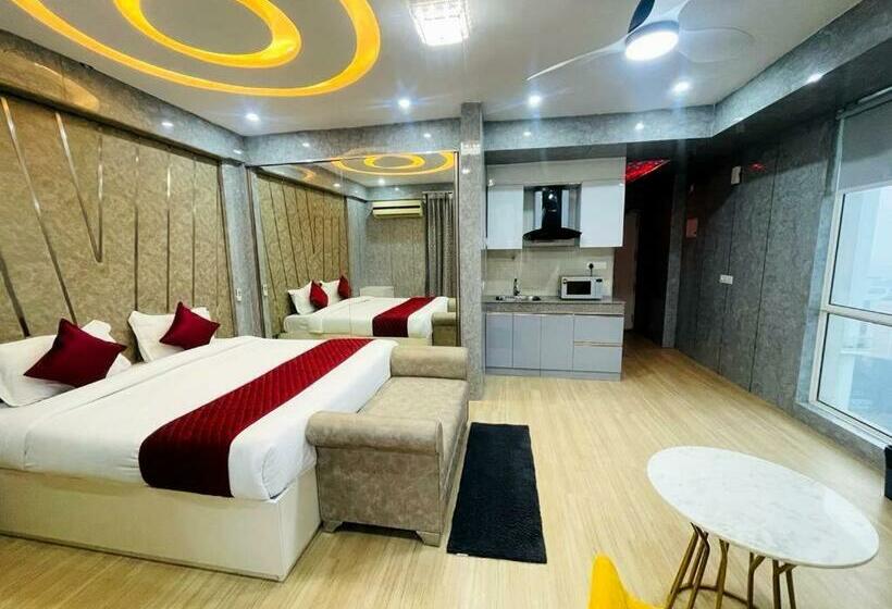 استودیو استاندارد با بالکن, The Grace Residency   Gomtinagar, Lucknow