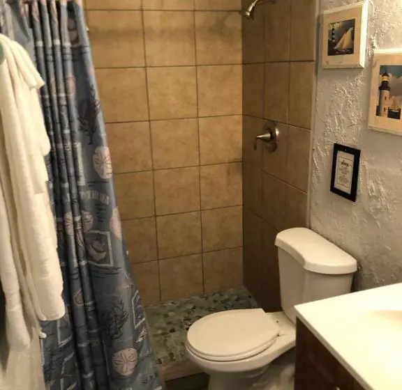 Standard-studio, Surfside Suites