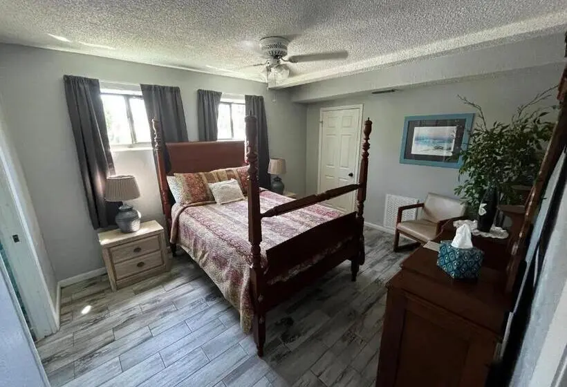 Huoneisto 1 Makuuhuone Pohjakerros, Surfside Suites