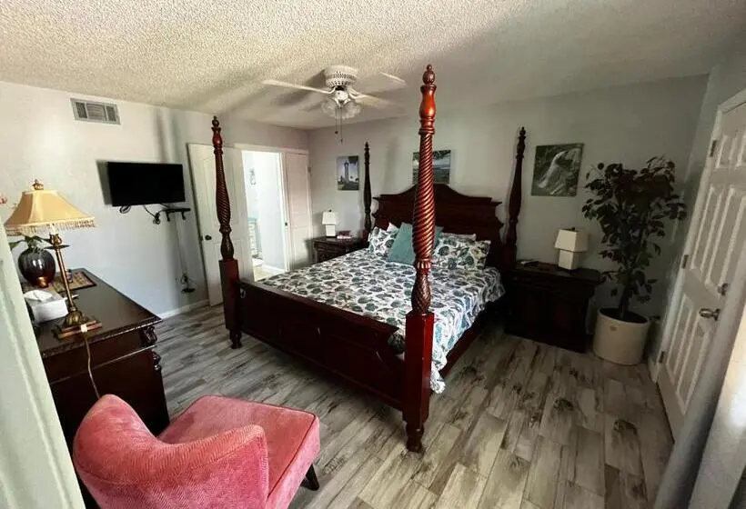 Huoneisto 1 Makuuhuone Pohjakerros, Surfside Suites