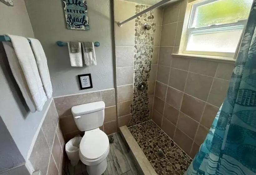 Huoneisto 1 Makuuhuone Pohjakerros, Surfside Suites