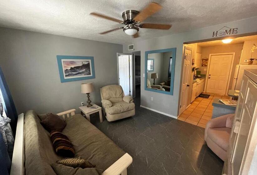 דירת חדר, Surfside Suites