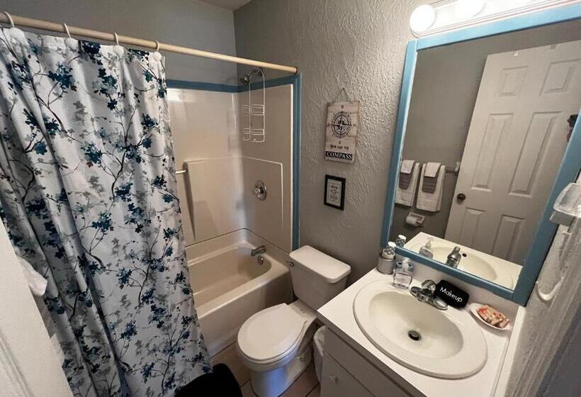 דירת חדר, Surfside Suites