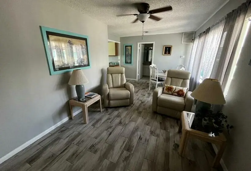 Huoneisto 1 Makuuhuone, Surfside Suites